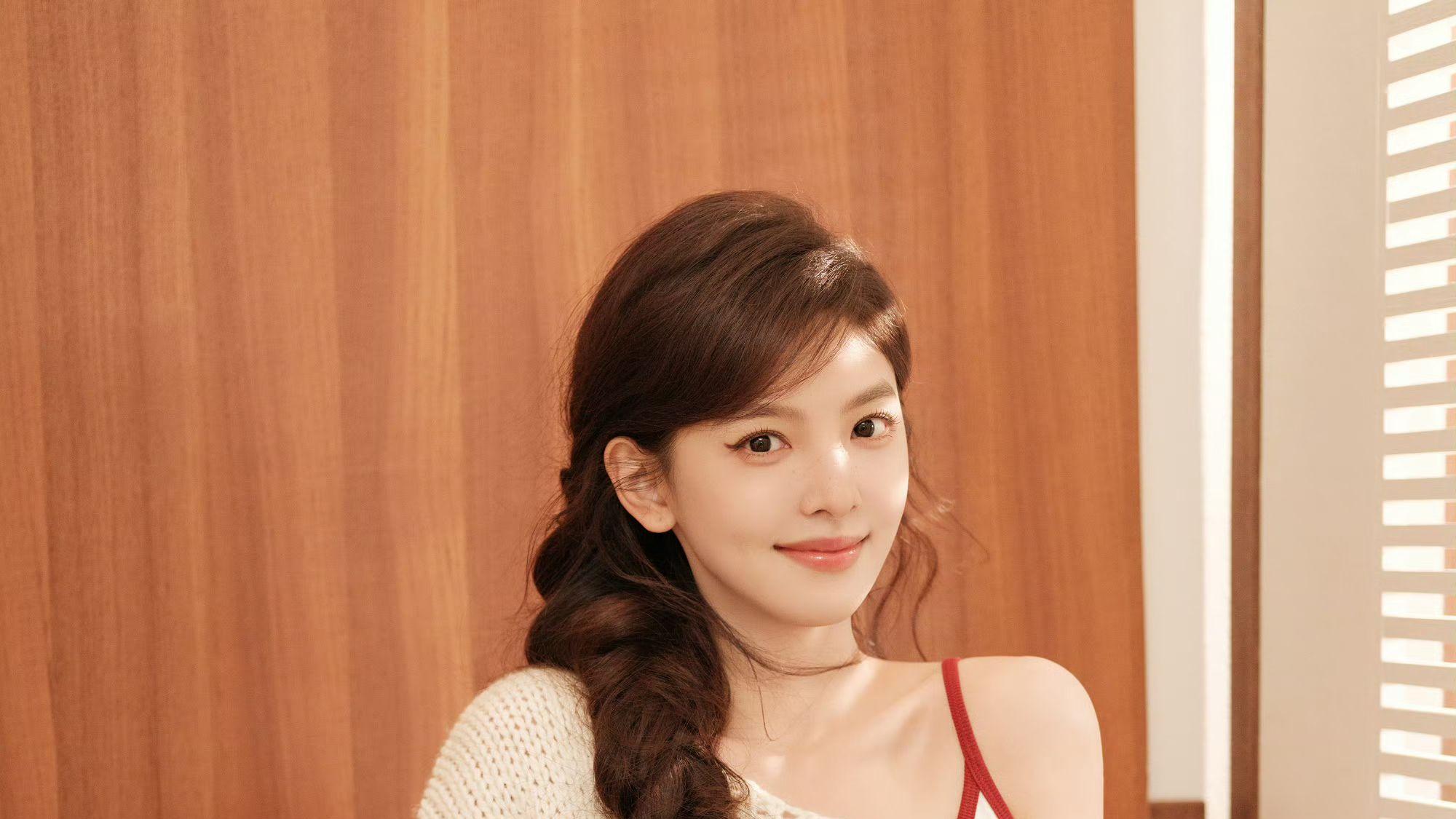 章若楠港风美人惊艳全场！宛如优雅高贵的公主，不愧是新晋虎扑女神