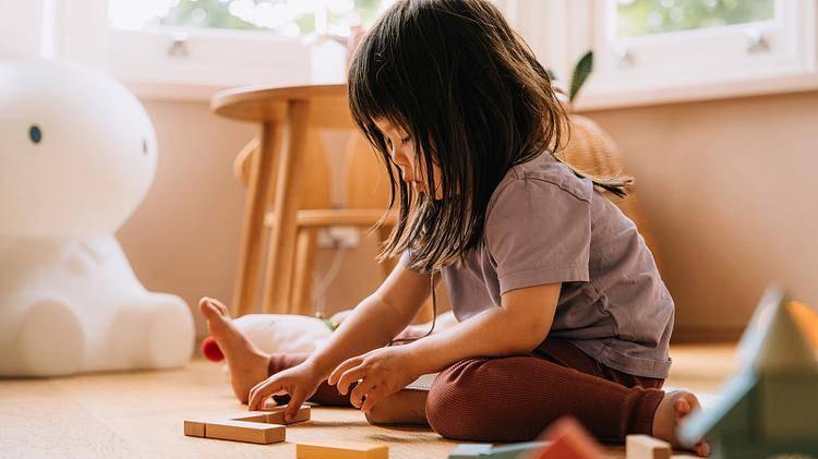 预防近视，从“娃娃抓起”：不同年龄阶段的护眼关键