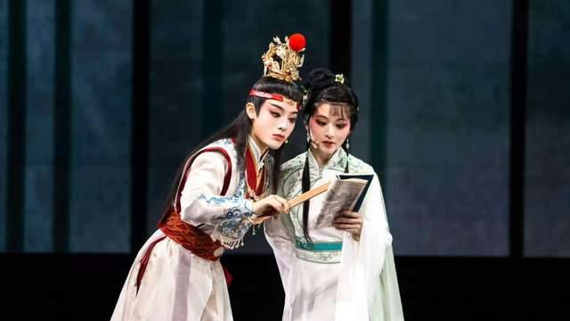 陈丽君魔性演绎“林怼怼”：当越剧撞上赛博红楼，传统戏曲的破壁