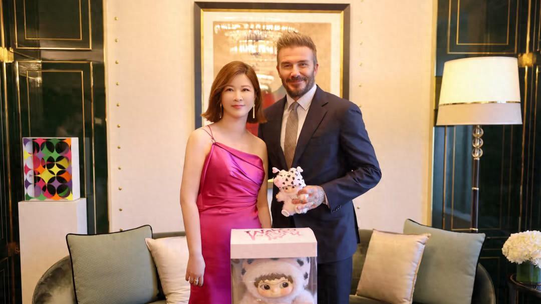 杜华给10岁女儿庆生，小叮当脸型圆润有婴儿肥，和儿子赵小果一样