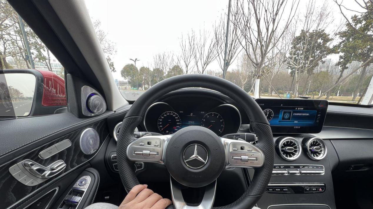 2020款奔驰C级，开了7万公里，14.98万值得入手吗？