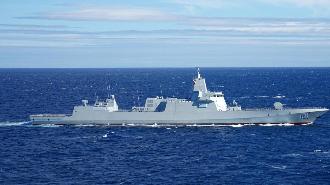 055型驱逐舰重塑海权格局，中国海军战略转型引世界瞩目