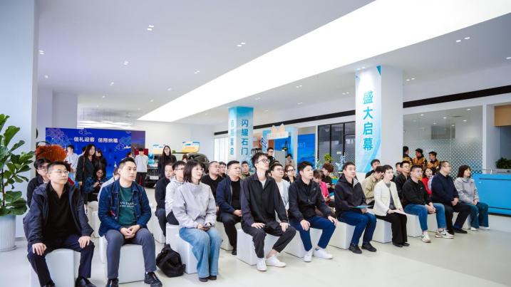 赋能本地消费者优质购车体验 吉利汽车河北佶翔盛大开业