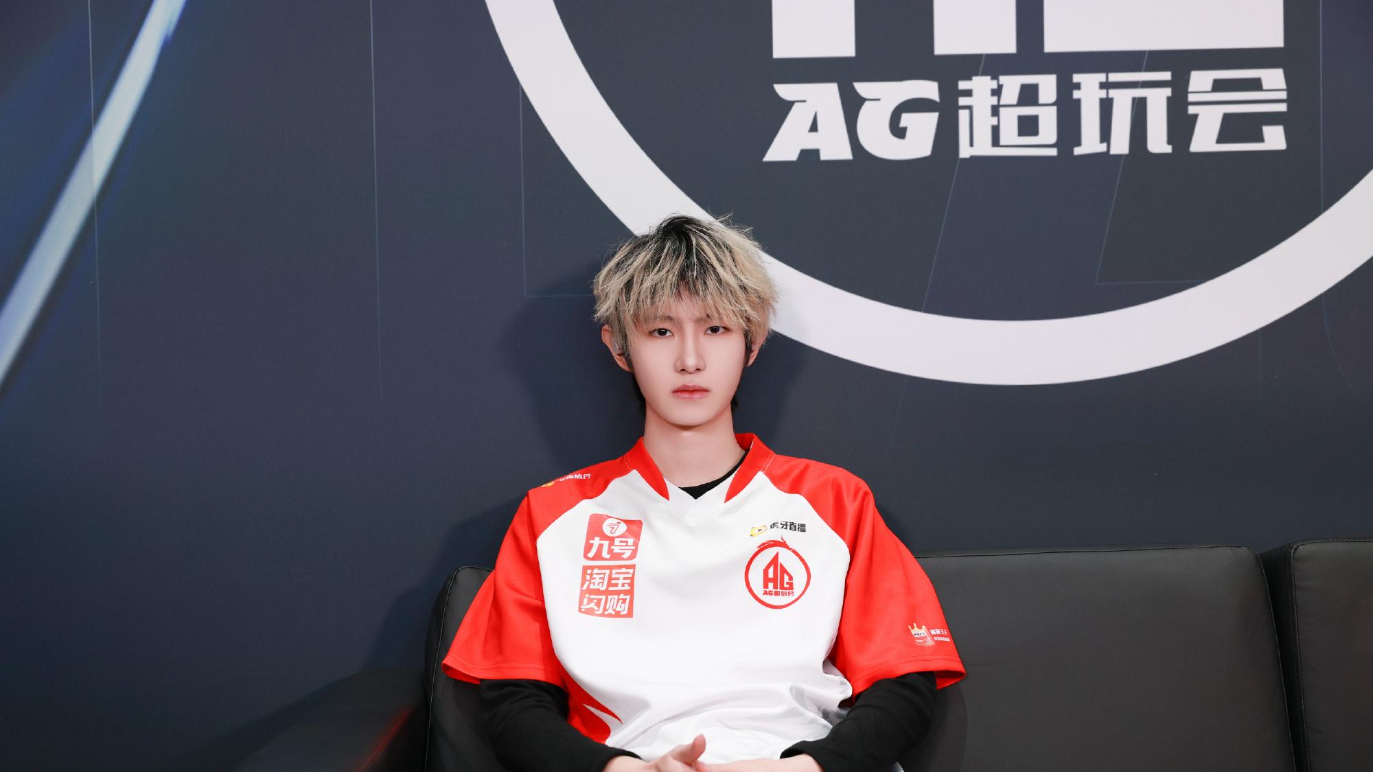 一诺喜提双FMVP皮肤，成Fly之后第二人，钟意登顶史一打野