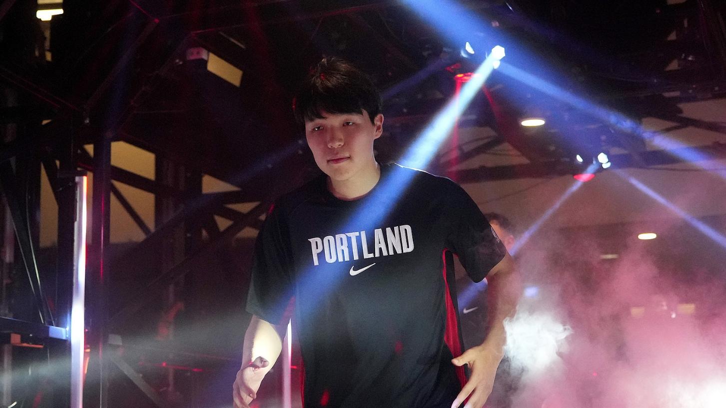 杨瀚森生涯首次首发，贡献4分5篮板2助攻，开拓者客场23分惨败！