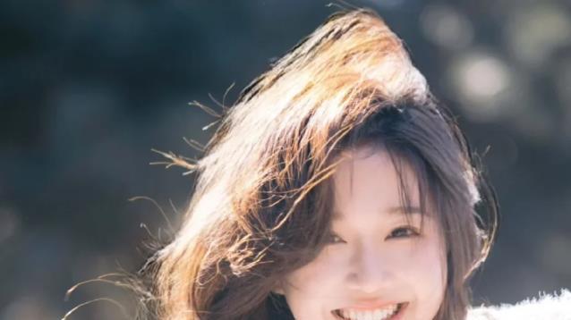 当副经理8年没升职，同学会上初恋塞给我一张纸，半年我就高升了