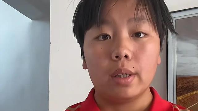 泪崩！江苏05后女生独自养活3个弟妹，陌生男子转账6万：好好活着