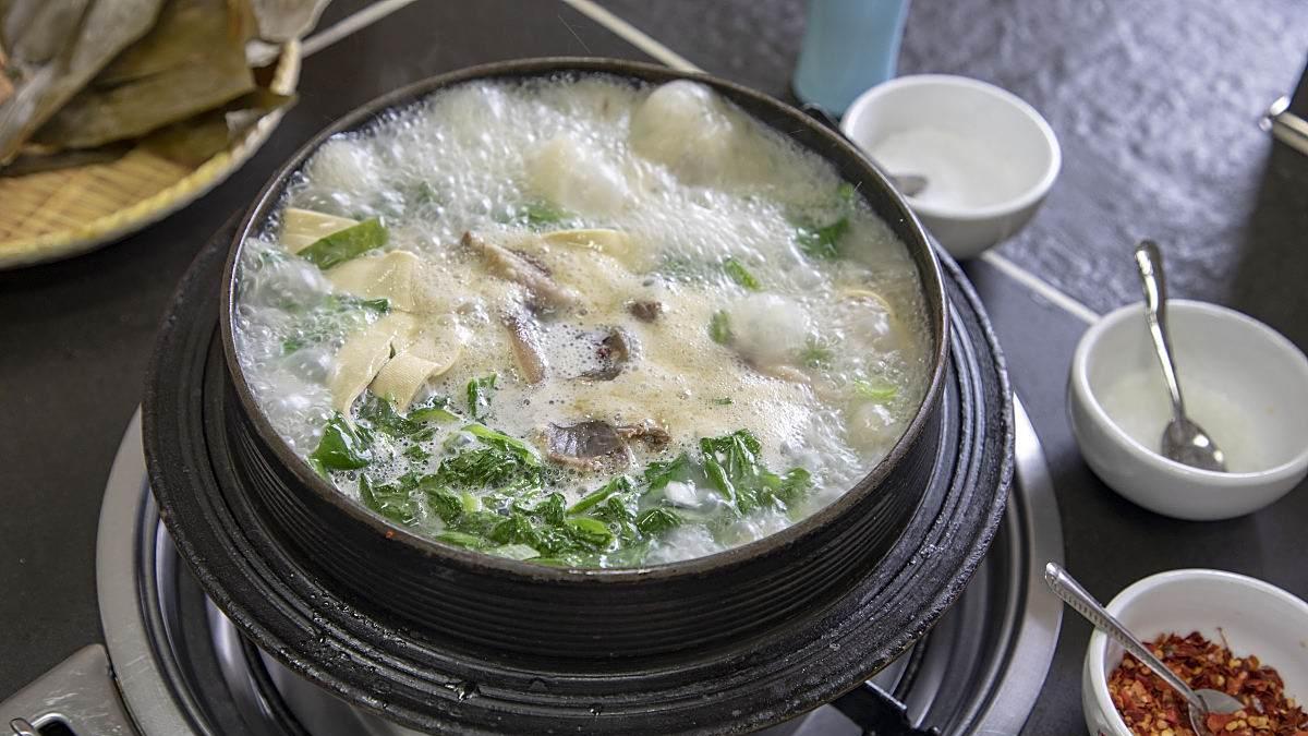 一口砂锅，唤醒冬日里的热辣乡愁