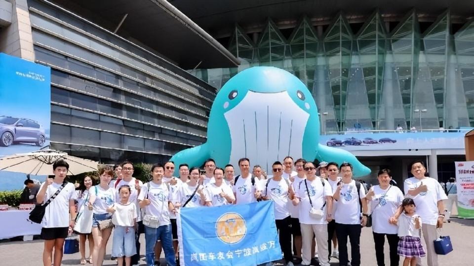 岚图FREE+上市 15 分钟锁单破万 2025岚图用户之夜震撼开启