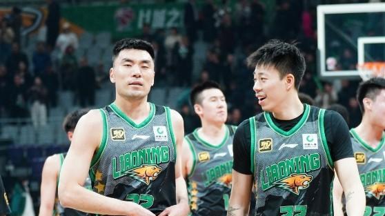 赵继伟13助0失误，张镇麟20+5+9，威尔斯进攻无解，辽篮大胜深圳