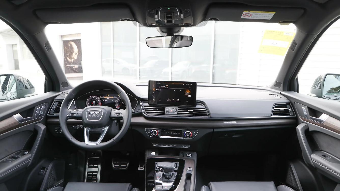 适合小资家庭开的豪华好车，可以看看这两款，安全耐用操控性好