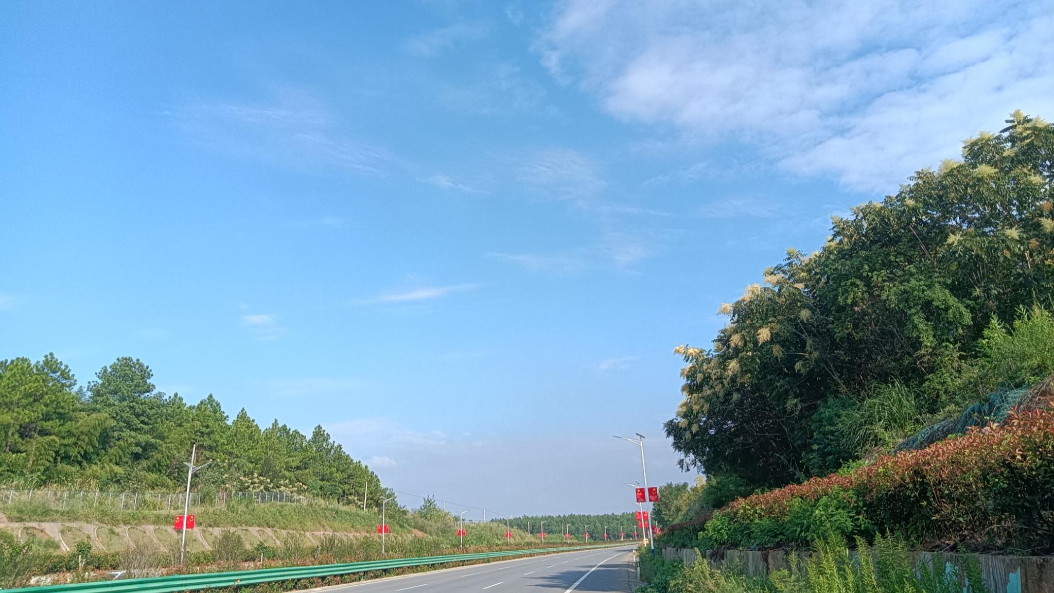 有些地方的义务教育教师很可能会有两种绩效：绩效奖金和绩效工资