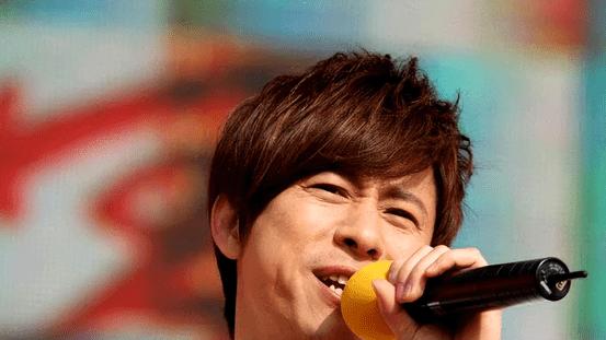 他曾是“春晚钉子户”，却因经商失败负债千万，如今豪宅也被拍卖