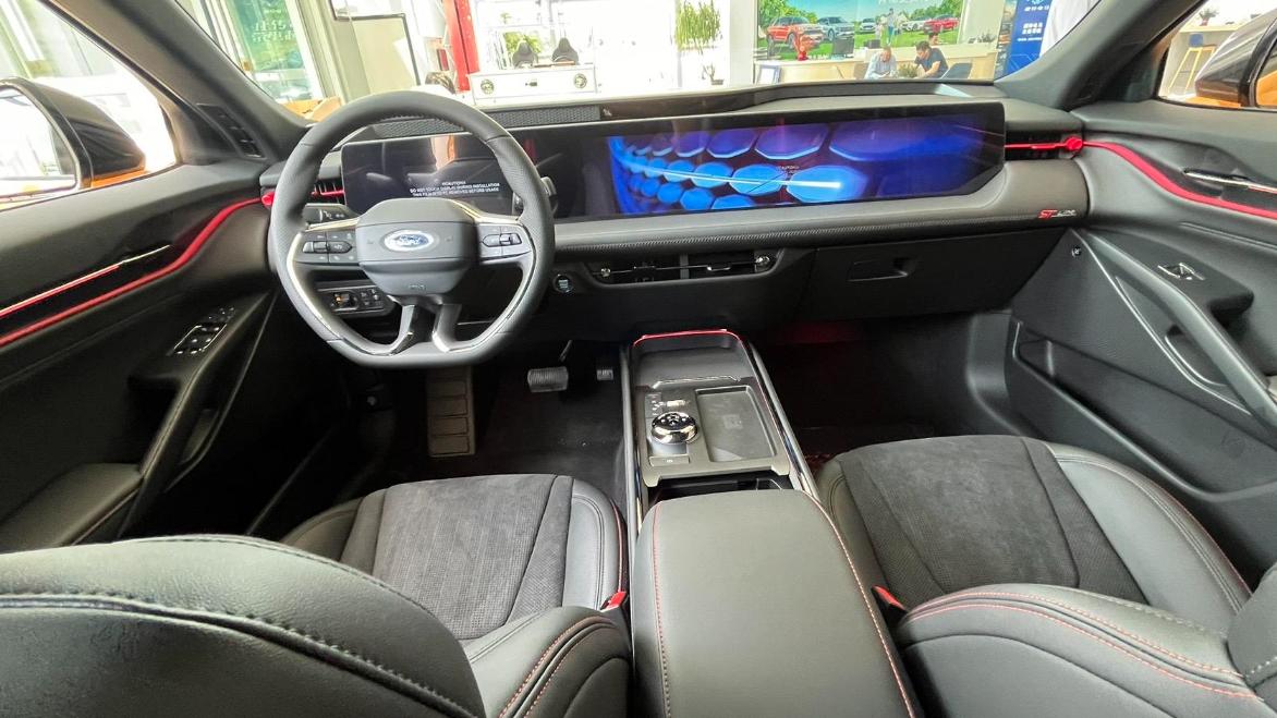 啸日橙蒙迪欧，好看好开还不费钱