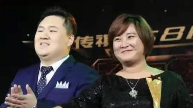 贾玲隐婚六年！年轻7岁老公曝光，甜蜜生活引发热议