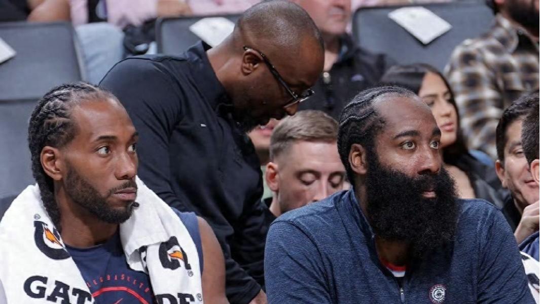 四连败赛后采访：哈登直言复杂，小卡强装镇定，卢只剩嘴硬