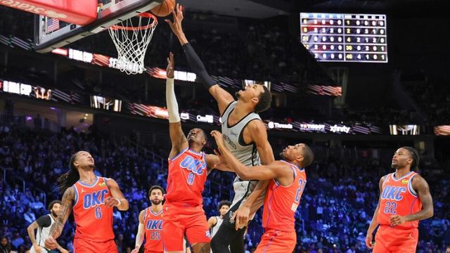 马刺10天内两度击败雷霆，NBA本赛季一强独大的格局正被打开缺口