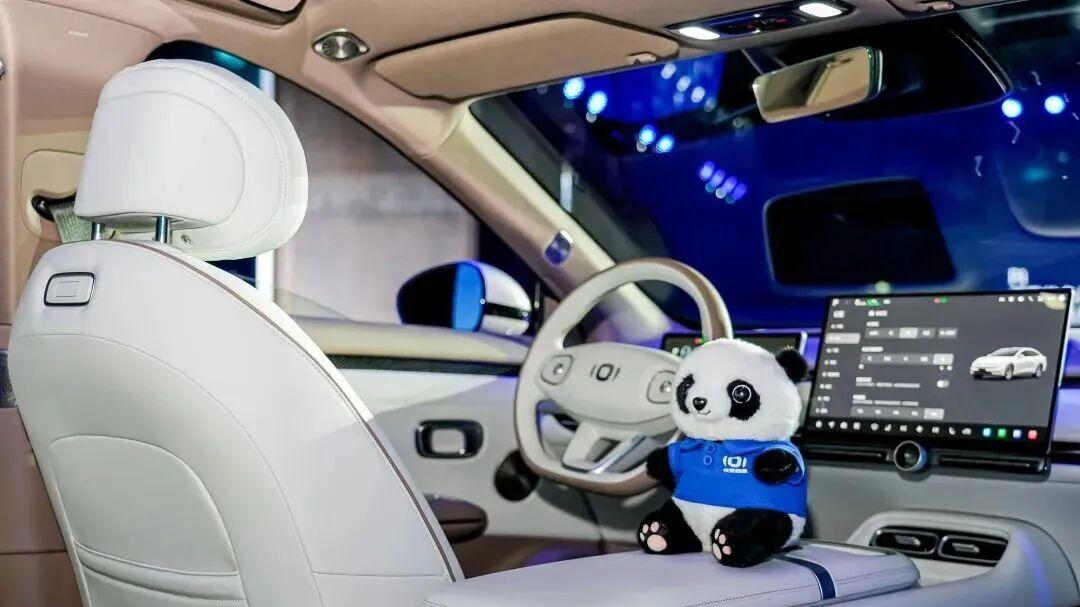 配激光雷达，800V超充+布加迪级底盘 长安启源A06上市