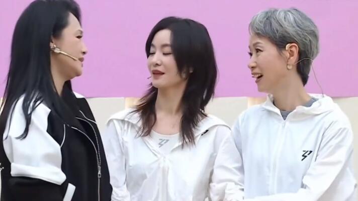 2025综艺封神名场面：叶童翻跳女团舞，0713荒岛互怼，这届观众被戳麻了