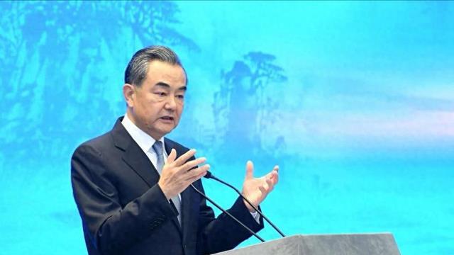 特朗普请求访华冷遇，一神秘美国客人现身北京，中美关系或将质变