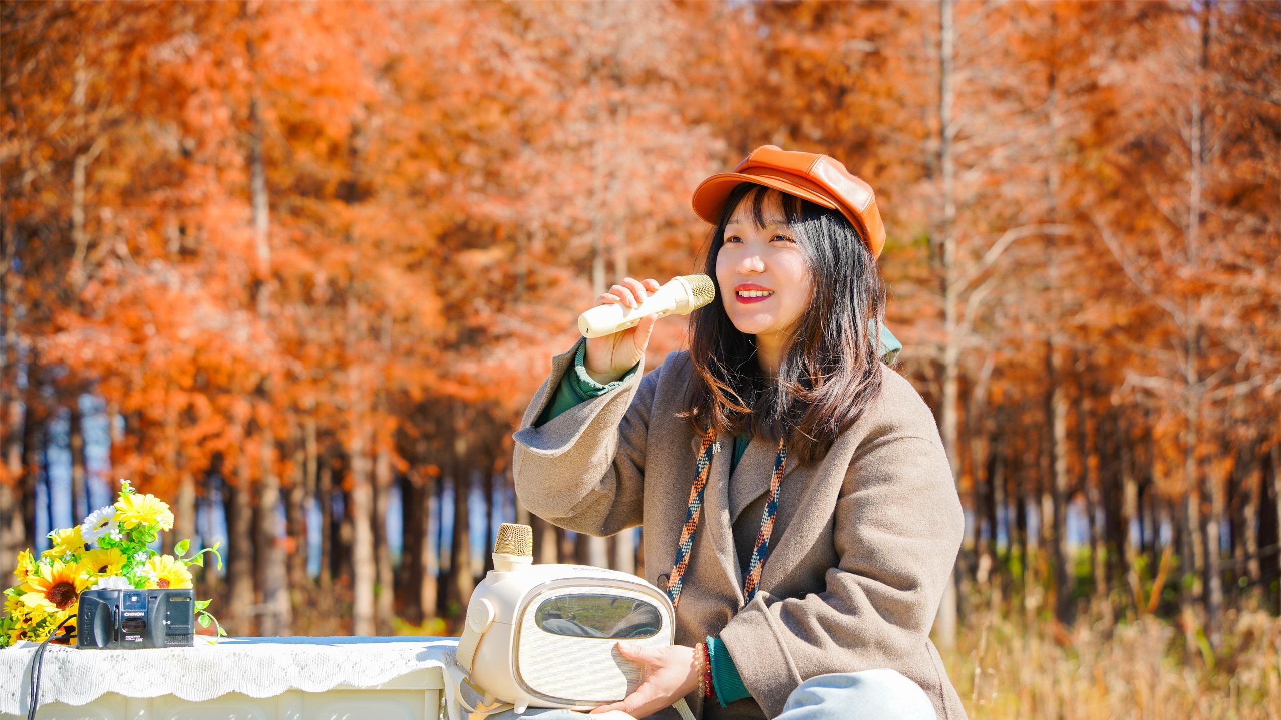 户外K歌自由get！雅兰仕K31蓝牙音箱洱海边实测：歌词提词太香了