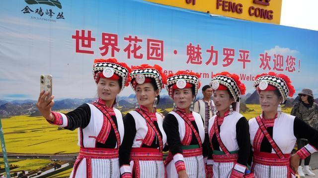 罗平春色醉游人，踏青赏花热潮起，旅游新业态蓬勃发展