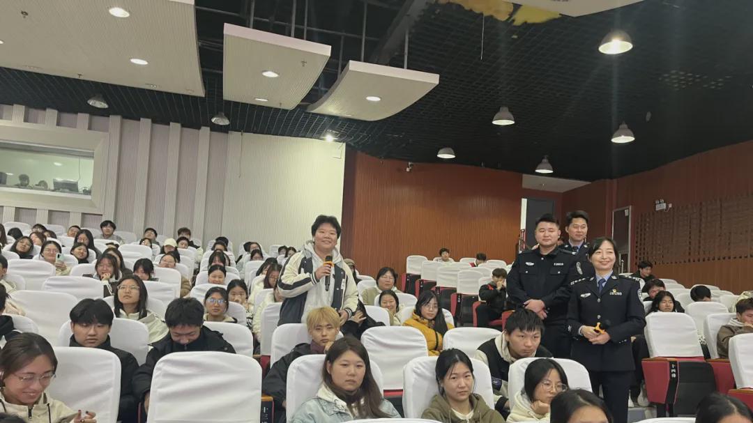 信阳职业技术学院举行宿管学生干部素质能力提升暨安全教育培训会