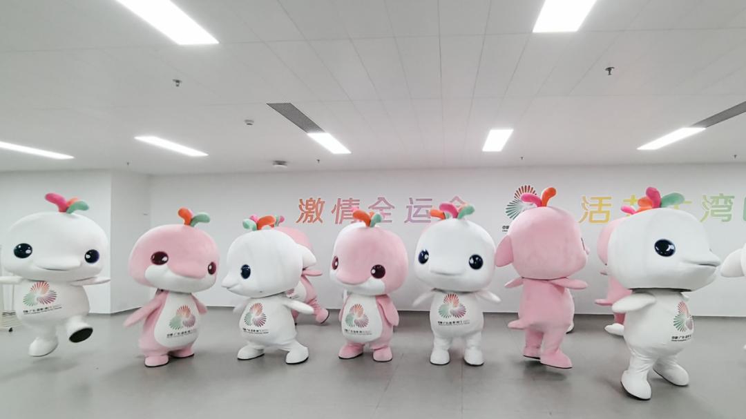 顶流吉祥物幕后真相曝光！这群00后用汗水让全国网友破防