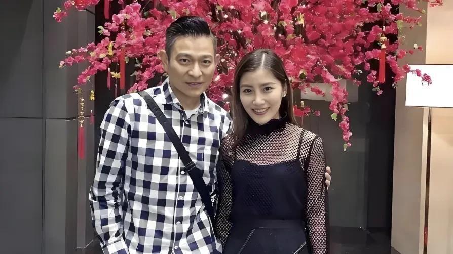 刘德华陪朱丽倩回娘家，36 岁小姨子陈雪玲首曝光，颜值太能打