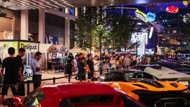 魔都国庆隐藏玩法！在新天地发现人少好拍的宝藏车展！