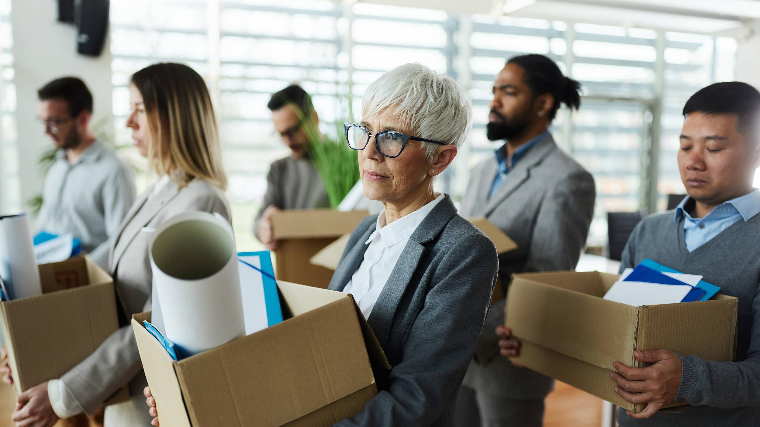 美国裁员人数暴涨，利好黄金能涨吗？