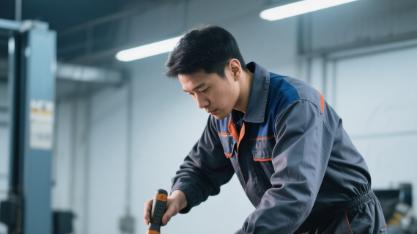 天窗漏水才处理？每月必做的导水槽疏通法曝光