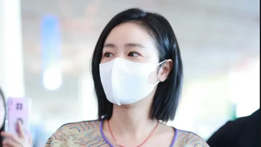 高叶解锁新中式美学：古风开衫+牛仔裤+高跟鞋，时髦又高级