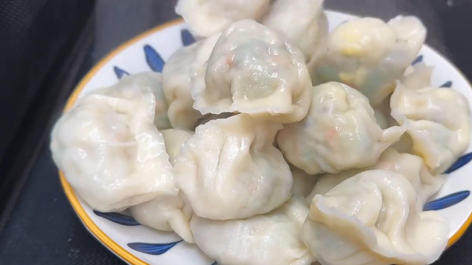 今日立秋吃饺子，饺子馅这样做，鲜香多汁，皮薄馅大真解馋！