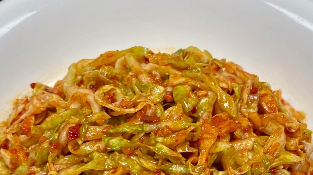 《酸辣包菜丝｜专治没食欲！3分钟快手菜酸爽过瘾》