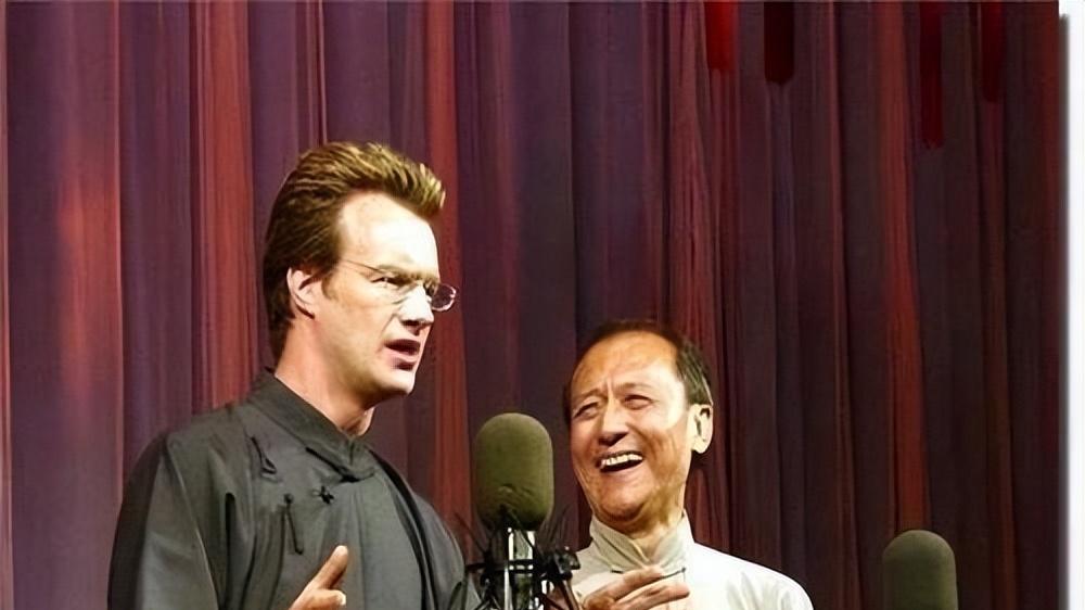 从春晚顶流到文化桥梁：大山为何挥别相声舞台？