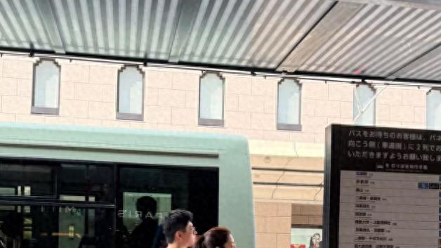 从“爷孙恋”到金融新贵：杨采钰孕肚背后的情史大反转