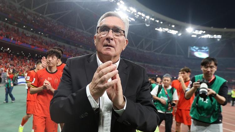 丢人！国足选帅没结果，日本球迷支招：解散足协