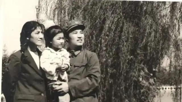 笔杆子、指挥家与 AI 学员：一对七旬夫妻的斜杠人生