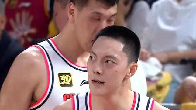 加强版胡明轩！广东队迎来“新黑白矮”，男篮顶级锋卫将驰援杜锋