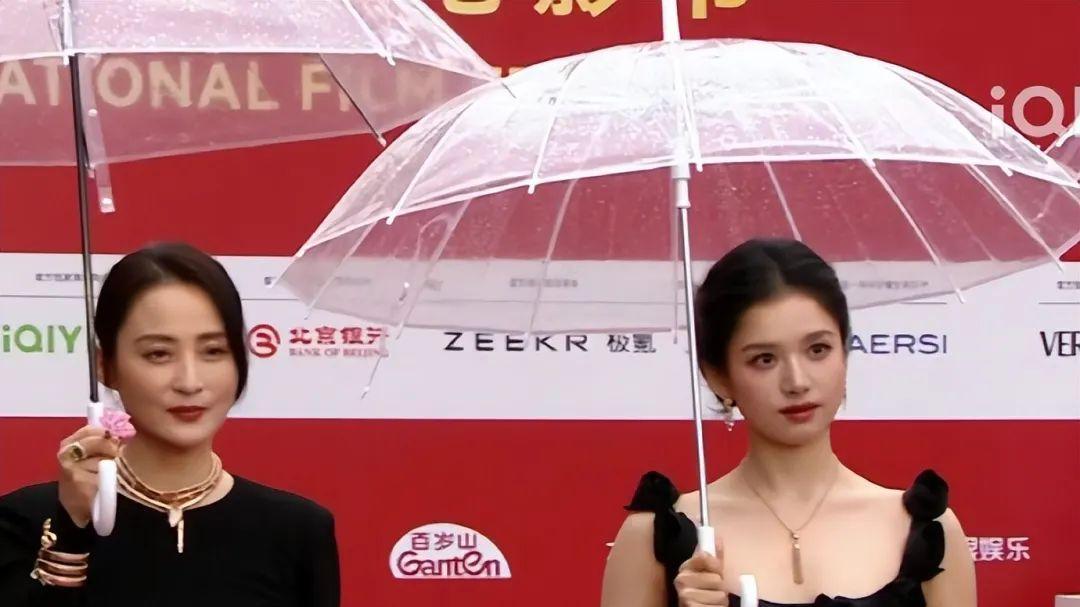 北京电影节红毯，马丽深V亮相，张雨绮、阿娇变大妈，傅菁好身材