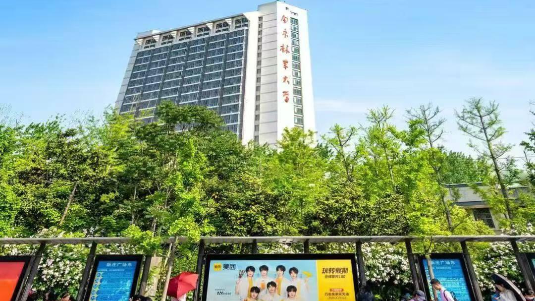 广州巴士站台灯箱广告投放，广州公交候车亭广告价格