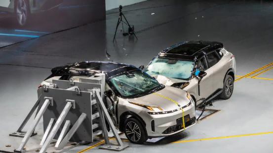 领克08 EM-P：当“学霸”也开始卷安全，这届新能源车有点东西！