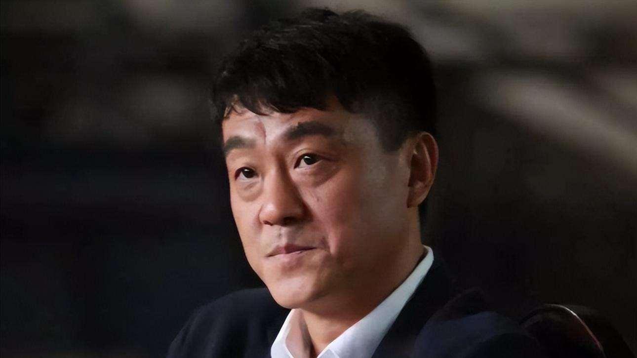 何冰为何结婚22年0绯闻？大家看完妻子的求婚方式，就能明白了