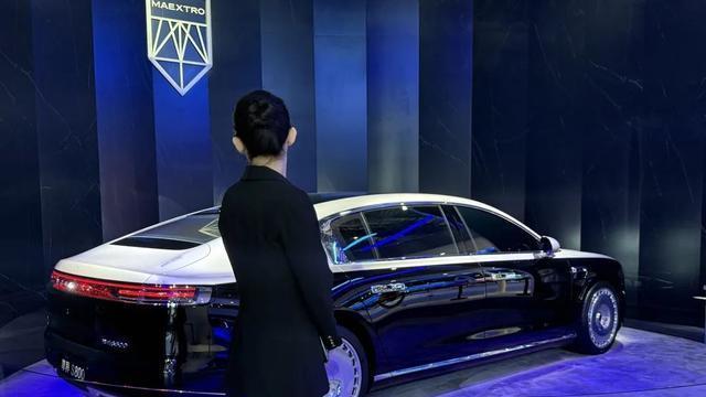 保时捷限量版亮相，宾利混动680马力登场，豪车盛宴不容错过