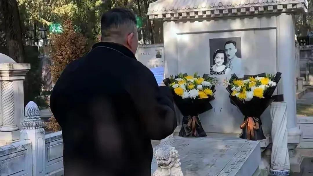 杨议以侯宝林弟子自居，称李如刚贾冀光为老师哥，他拜师成功了吗