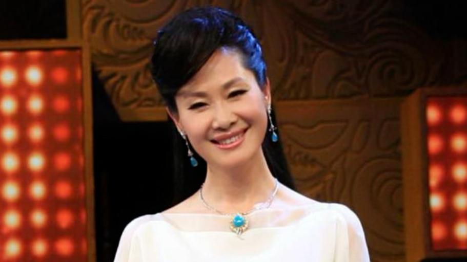 尹相杰现状：靠接商演生活，身形消瘦判若两人，和小妻子很恩爱