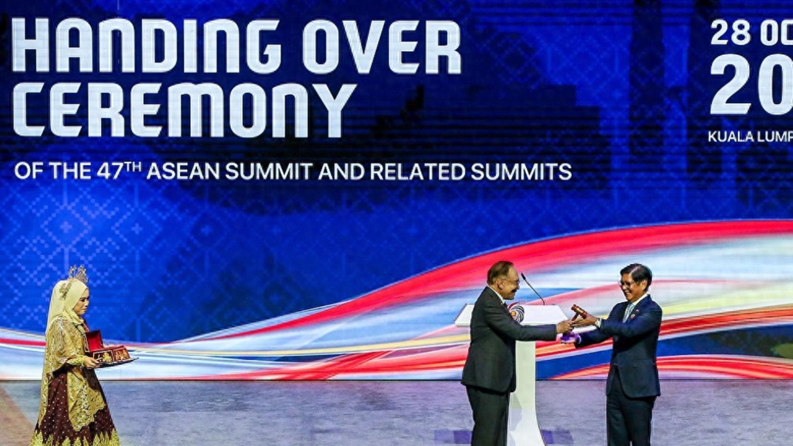 马科斯执掌东盟，菲军通知中国，不许船只进仁爱礁，否则后果自负