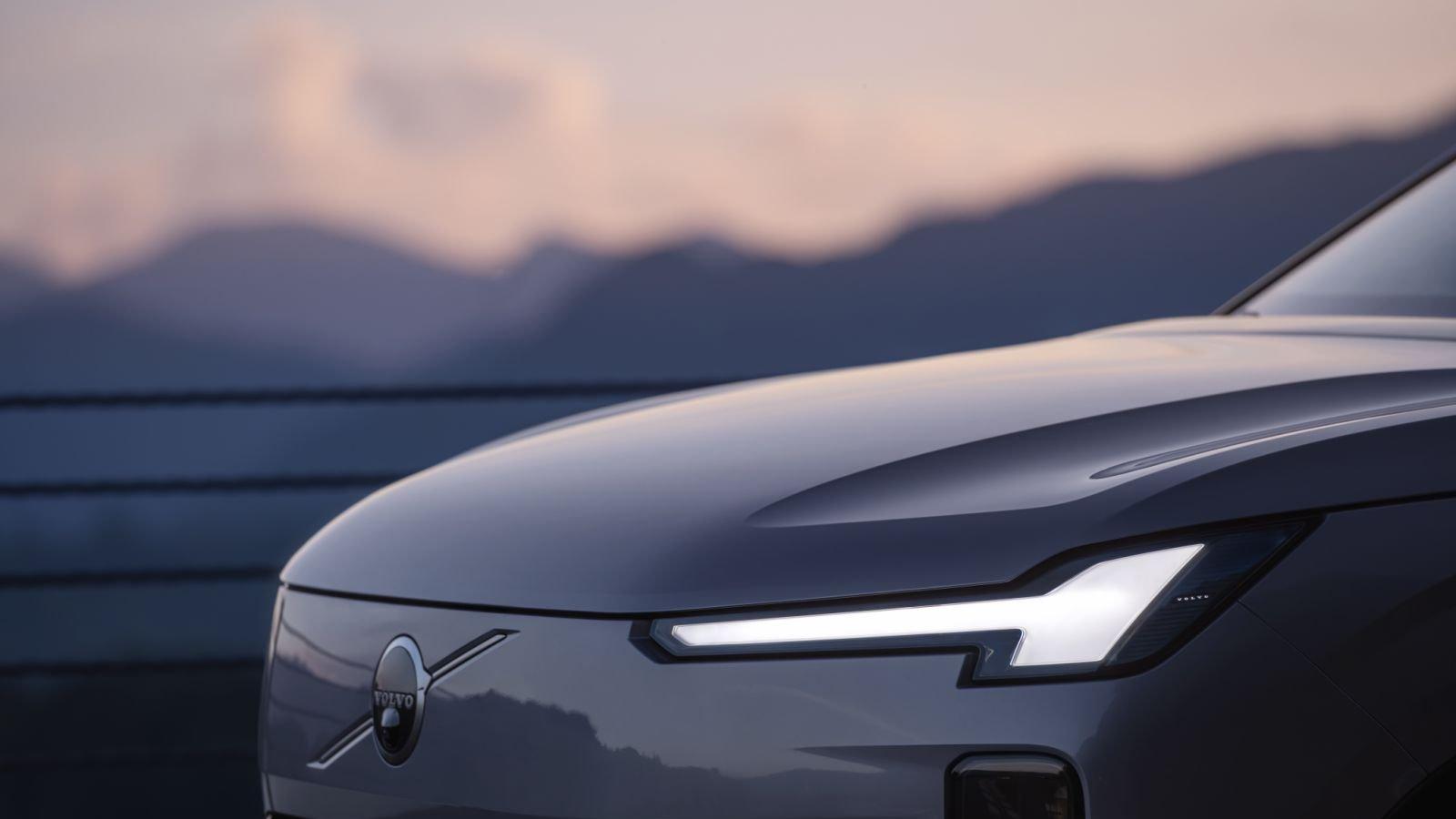 沃尔沃XC70预售29.99万起，豪华品牌反攻新势力腹地