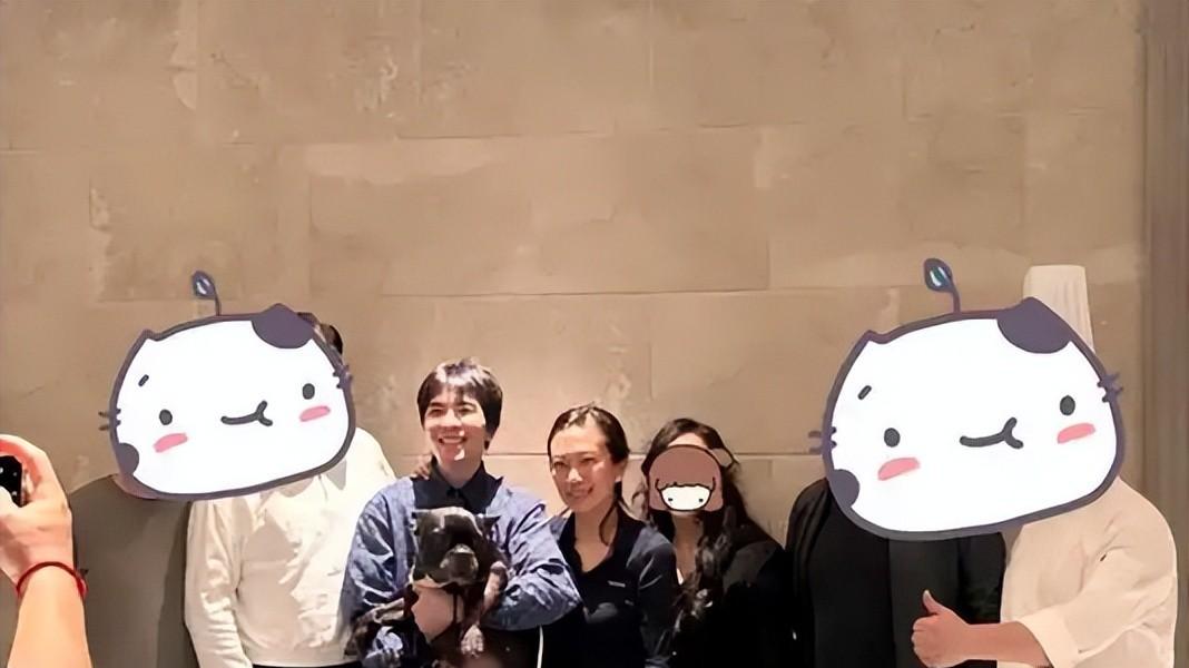 上海铁板烧夜，14岁年龄差的爱情密码，甜蜜背后藏着什么？